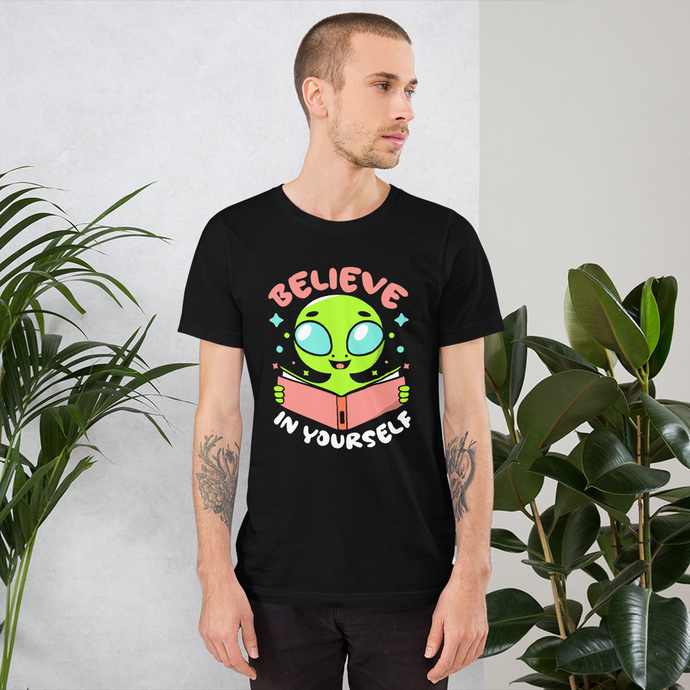 Alien Reading Book Believe In Yourself Aliens Introvert Galaxy Alien Motivational Saying Book Lover Men's T-Shirt